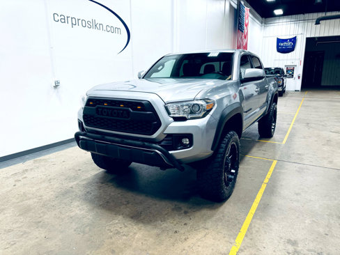 Used 2016 Toyota Tacoma TRD Off-Road image 3