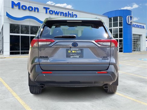 Used 2022 Toyota RAV4 XLE Premium image 5