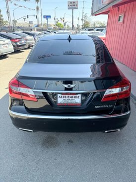 Used 2012 Hyundai Genesis 4.6 image 4