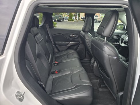 Used 2019 Jeep Cherokee Limited image 14