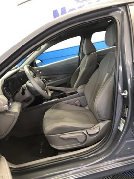 Used 2025 Hyundai Elantra SEL image 27
