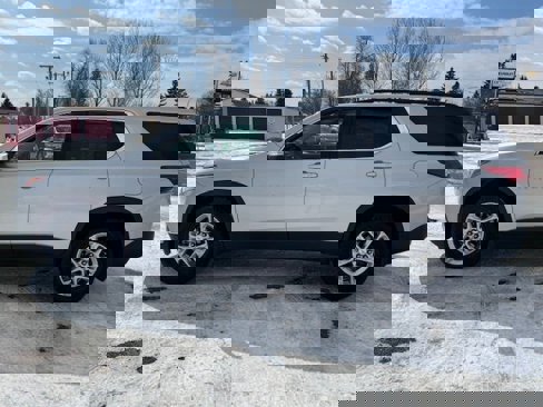 Used 2021 Chevrolet Traverse LT image 4