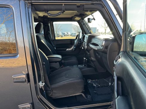 Used 2017 Jeep Wrangler Unlimited Sahara w/ Connectivity Group image 22