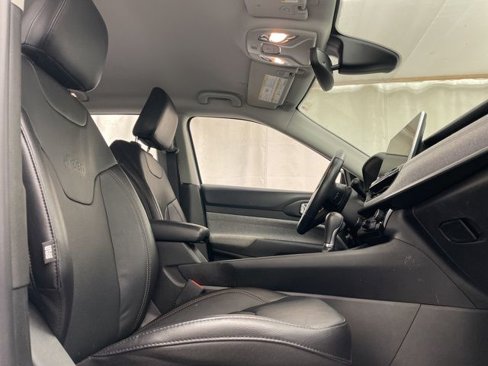 Used 2022 Jeep Compass Latitude image 9