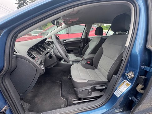 Used 2016 Volkswagen e-Golf SE w/ DC Fast Charging Package image 3