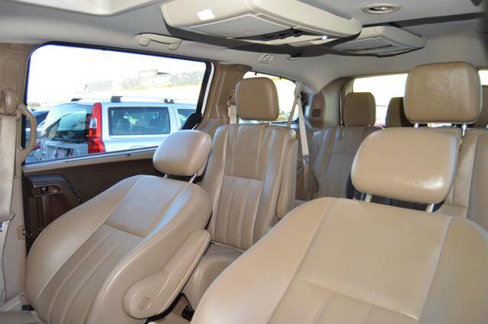 Used 2016 Chrysler Town & Country Touring-L image 43
