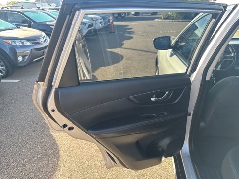 Used 2018 Nissan Rogue SV image 37