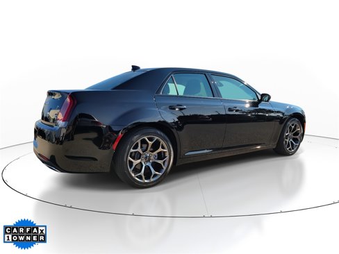 Used 2018 Chrysler 300 Touring w/ Sport Appearance Package image 4