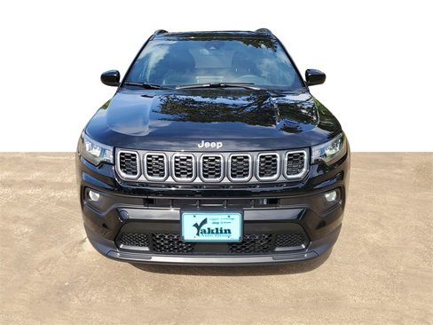 New 2025 Jeep Compass Latitude image 2
