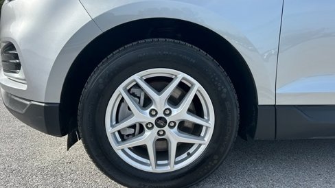 Used 2023 Ford Edge SEL image 11