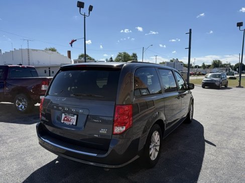 Used 2016 Dodge Grand Caravan SXT image 5