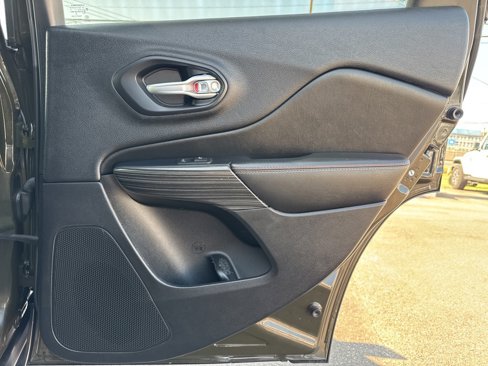 Used 2016 Jeep Cherokee 75th Anniversary image 17