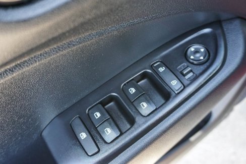Used 2022 Hyundai Venue Limited image 11