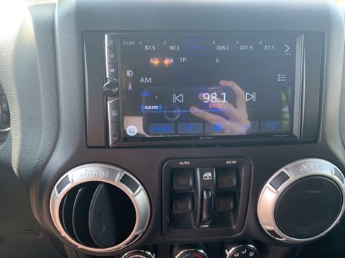 Used 2015 Jeep Wrangler Unlimited Sahara w/ Connectivity Group image 19
