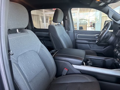 Used 2019 RAM 1500 4x4 Crew Cab image 31