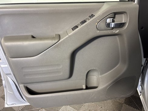 Used 2016 Nissan Frontier SV image 11