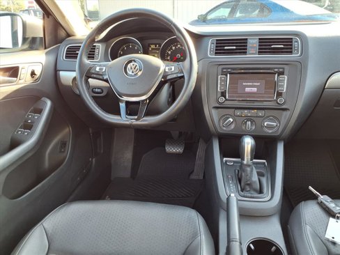 Used 2015 Volkswagen Jetta SE image 2