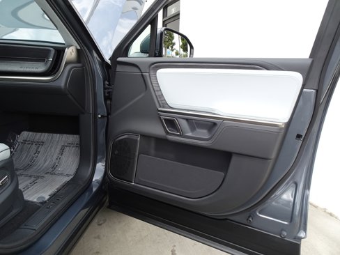 Used 2023 Rivian R1S Adventure image 27