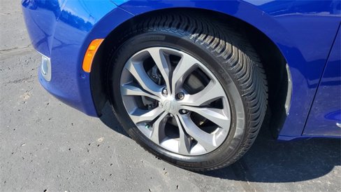 Certified 2019 Chrysler Pacifica Limited w/ Tire & Wheel Group image 4