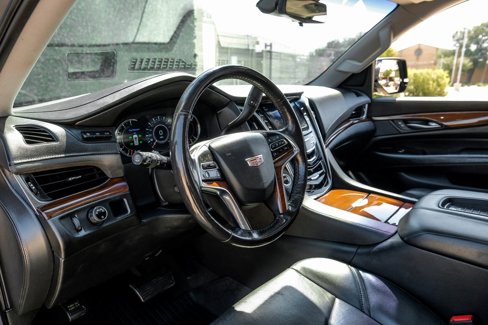 Used 2019 Cadillac Escalade ESV Luxury image 3