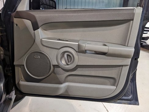 Used 2007 Jeep Commander Sport image 27