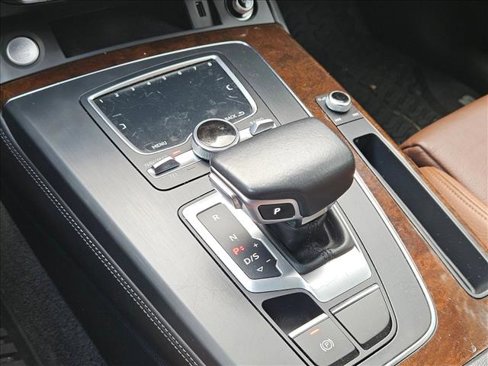 Used 2019 Audi Q5 Prestige w/ Prestige Package image 23
