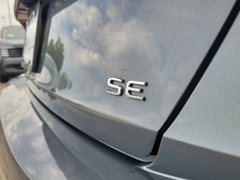 Used 2024 Volkswagen Jetta SE image 9