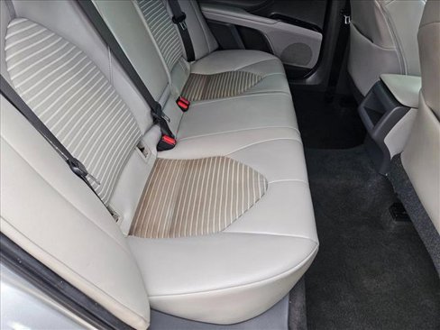 Used 2020 Toyota Camry SE image 19