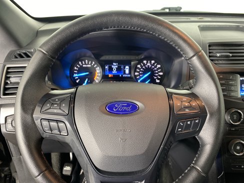 Used 2017 Ford Explorer XLT image 19