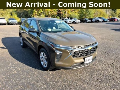 Used 2024 Chevrolet Trax LS w/ Driver Confidence Package image 1