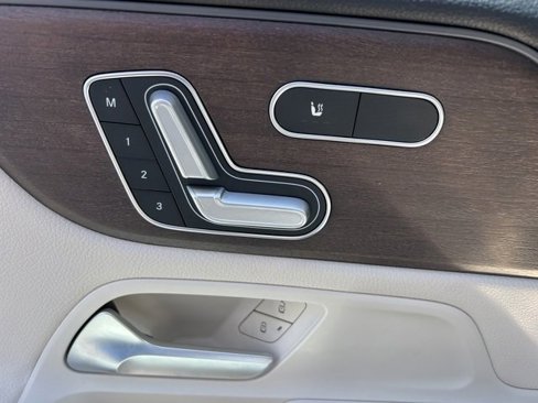 Used 2023 Mercedes-Benz GLB 250 image 38
