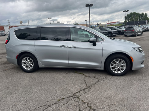 Used 2023 Chrysler Voyager LX image 4