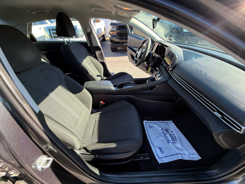 Used 2022 Hyundai Elantra SE image 21