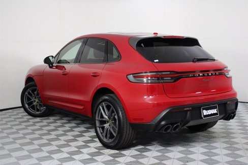Certified 2025 Porsche Macan Turbo image 3