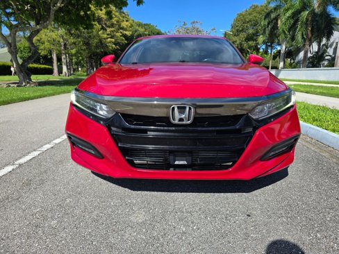 Used 2018 Honda Accord Sport image 2