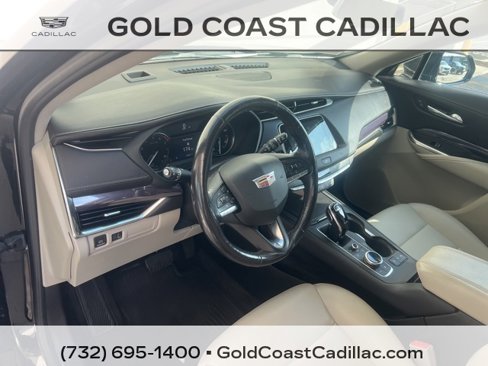 Used 2021 Cadillac XT4 Luxury w/ Cold Weather Package image 16