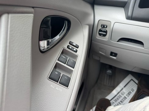 Used 2010 Toyota Camry LE image 29
