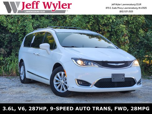 Used 2017 Chrysler Pacifica Touring-L image 1