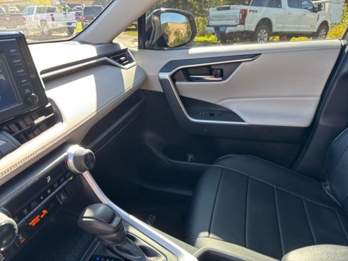 Used 2019 Toyota RAV4 XLE image 27