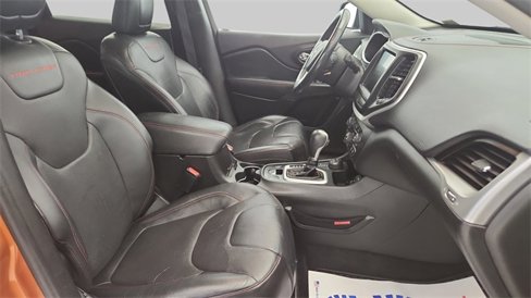 Used 2015 Jeep Cherokee Trailhawk w/ Comfort/Convenience Group image 23
