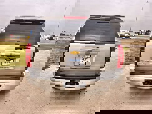 Used 2014 Chevrolet Suburban LT image 6