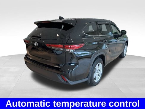 Used 2021 Toyota Highlander LE image 4