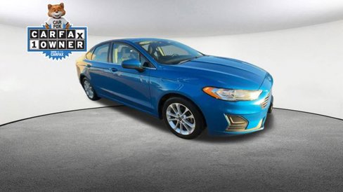 Used 2020 Ford Fusion SE image 2