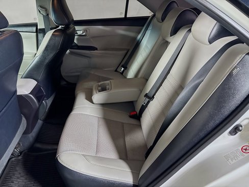 Used 2017 Toyota Camry SE image 19