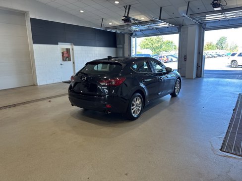 Used 2016 MAZDA MAZDA3 i Grand Touring image 6
