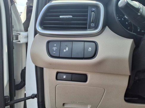 Used 2019 Kia Sorento LX w/ LX Convenience Package image 19