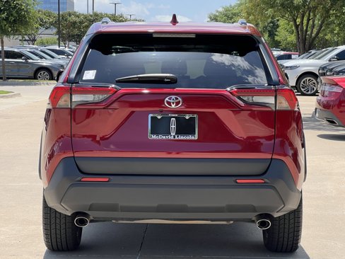 Used 2022 Toyota RAV4 XLE Premium image 8