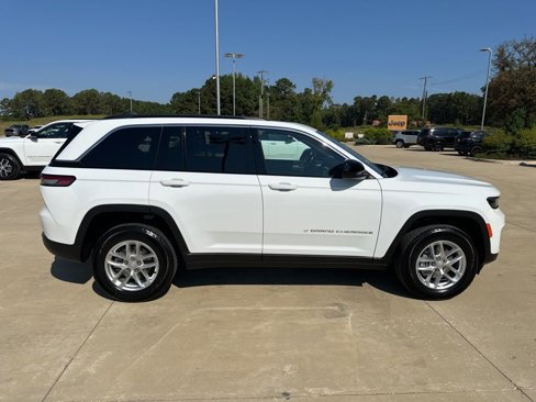 New 2025 Jeep Grand Cherokee Laredo X image 8