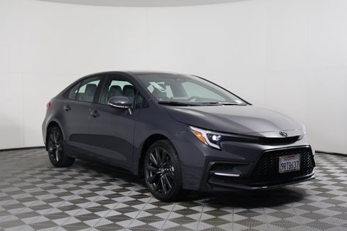 Used 2025 Toyota Corolla SE image 3