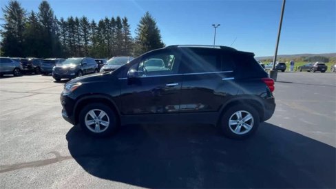 Used 2017 Chevrolet Trax LT w/ LT Convenience Package image 5